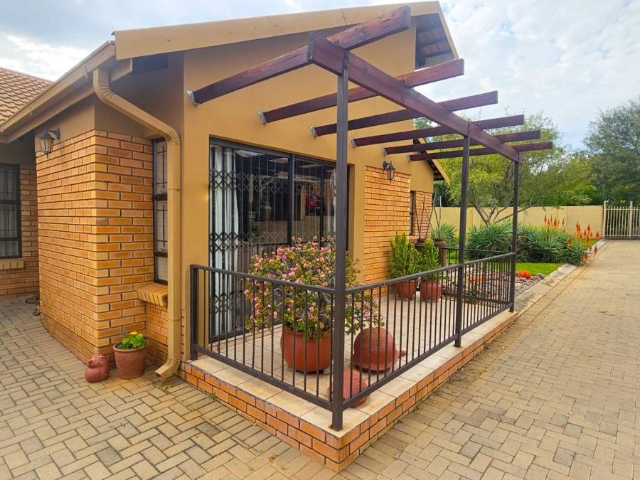 2 Bedroom Property for Sale in Langenhovenpark Free State